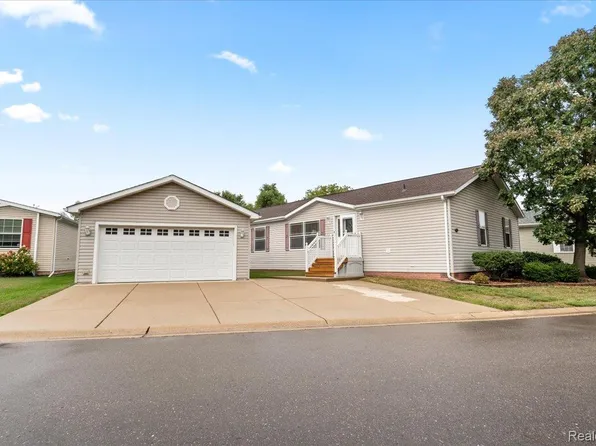 11345 Stoneridge Cir, South Lyon, MI 48178