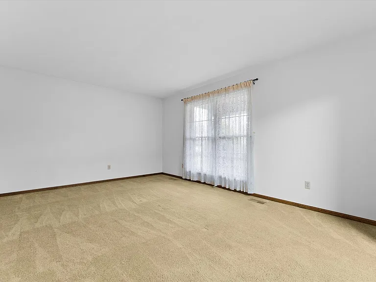 1017 Woodleaf Dr — Photo 10