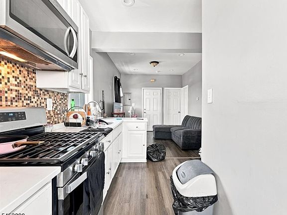 4th image of 132 4Th St