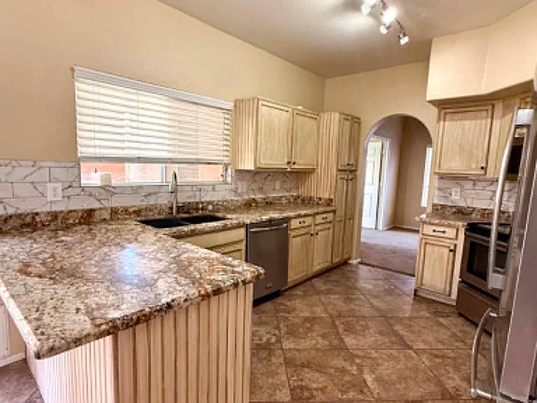5200 W Shannon St — Photo 4