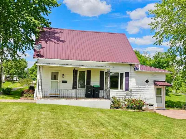 434 5th St, Ainsworth, IA 52201