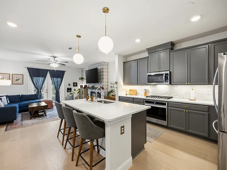 7833 Bayside Dr — Photo 4
