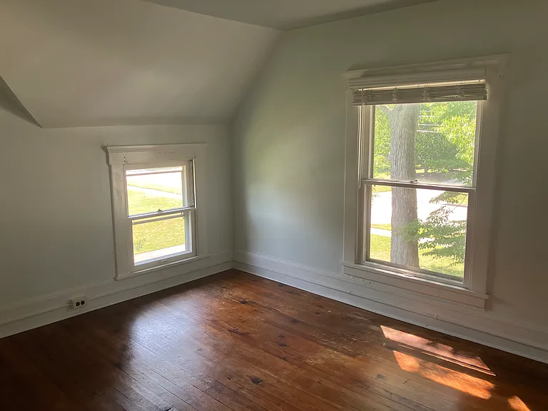 301 Bassett Rd — Photo 41
