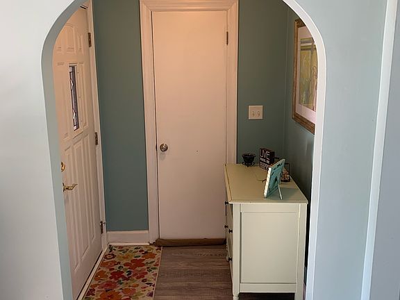 Entry, arches and coved ceilings