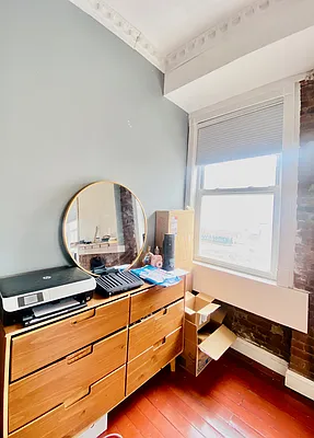 Rented by Mae Equities | media 34