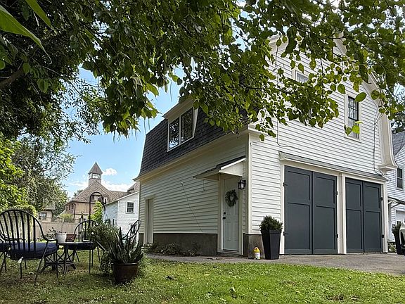 2nd image of 208 Lake Ave #B