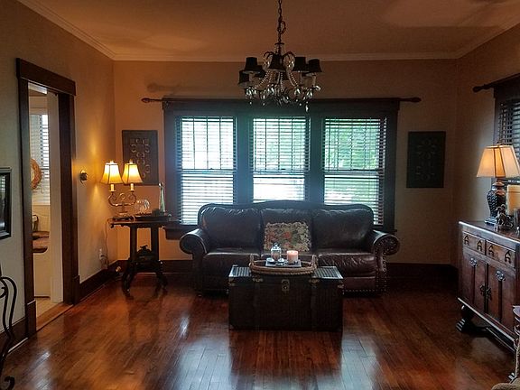 5th image of 608 N Catalpa St