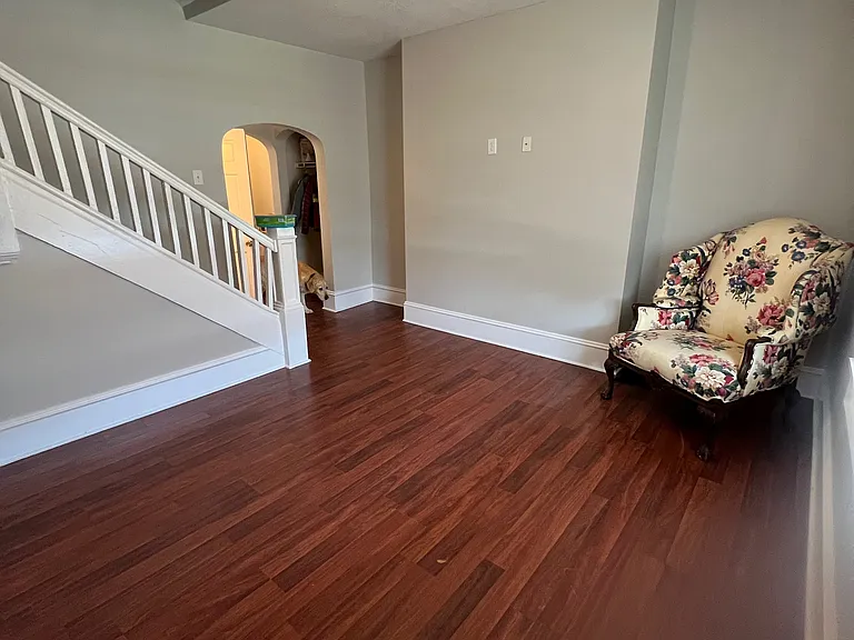689 E Whittier St — Photo 3