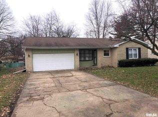 626 Deerfield Rd, Chatham, IL 62629