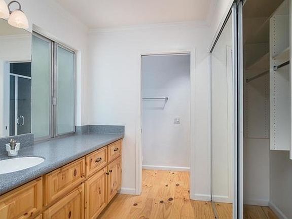 5th image of 26232 Parkwood Dr E