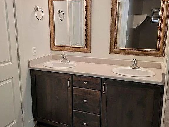 3rd image of 5871 S Challenger Way