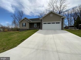 40 Decoy Dr, Inwood, WV 25428