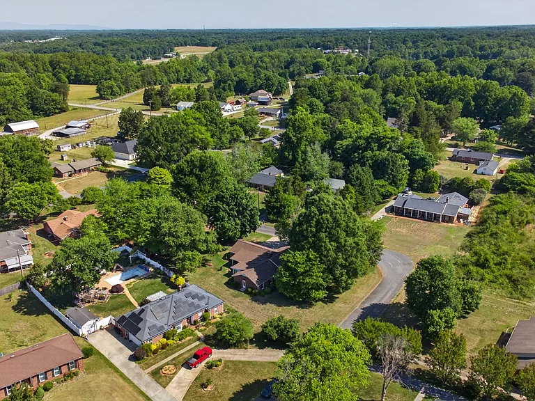 640 Summerest Ct — Photo 36