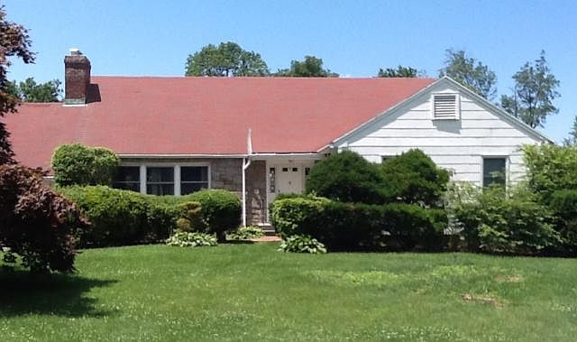 1st image of 5 Barnaby Ln