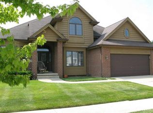 9922 Wildflower Ln, Munster, IN 46321