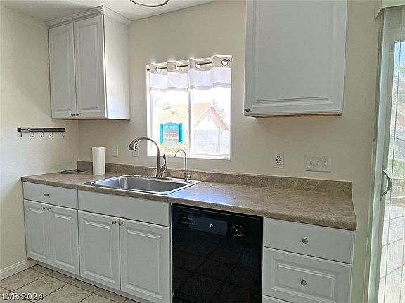 5th image of 4384 Pineaire St