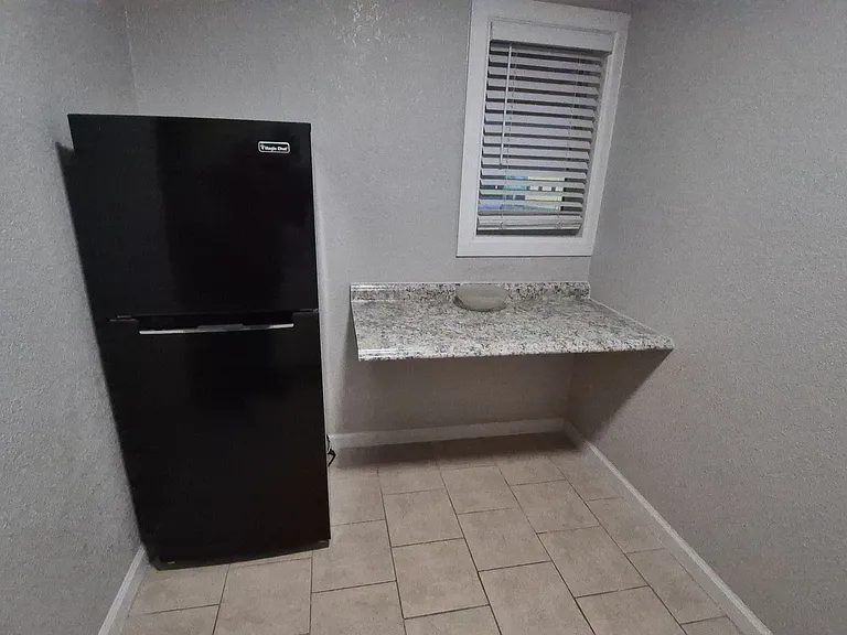 115 Caldwell St #6 — Photo 4