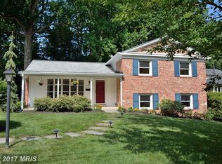 9904 Derbyshire Ln, Bethesda, MD 20817
