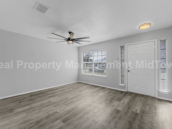 2nd image of 2205 Bolivar Dr
