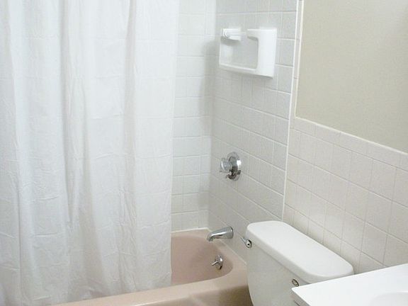 4th image of 340 Lafayette Rd #65