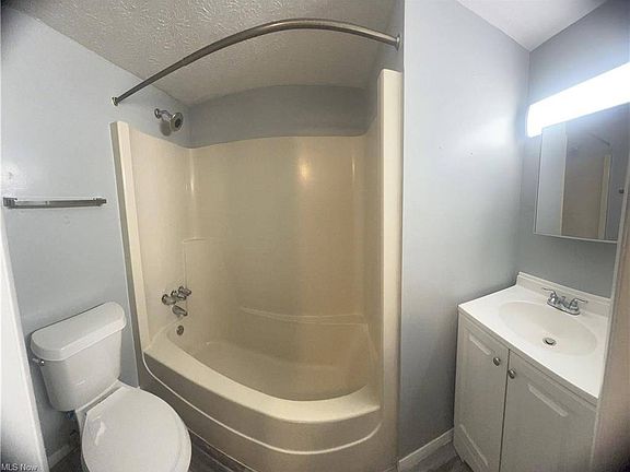 2nd image of 519 Crosby St #1