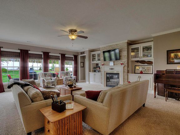 4th image of 937 Granada Dr
