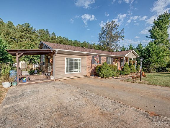 3rd image of 119 Leslie Dr