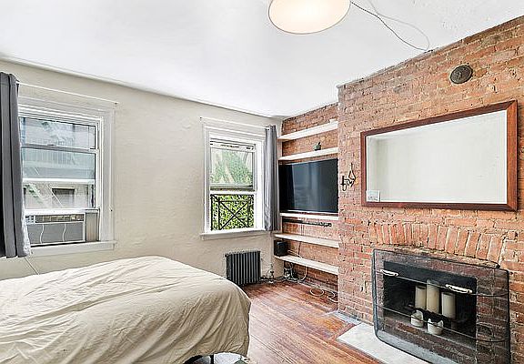 3rd image of 729 Greenwich St #J30