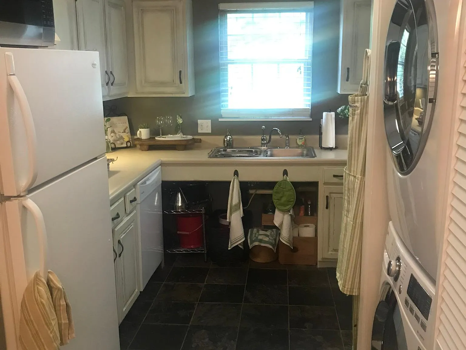 2 bed, 1185 sqft, $1,900 — Photo 3
