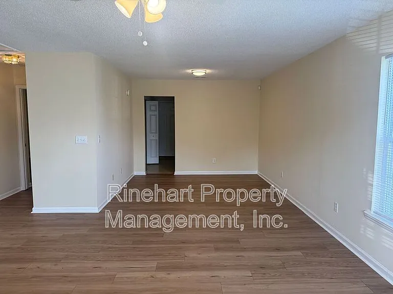 1033 Park Meadow Dr — Photo 2
