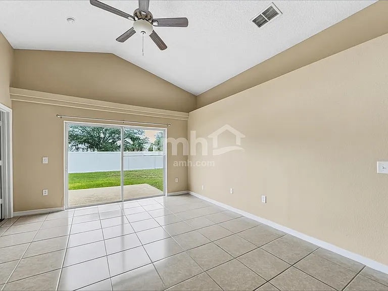 950 Woodsong Way — Photo 7