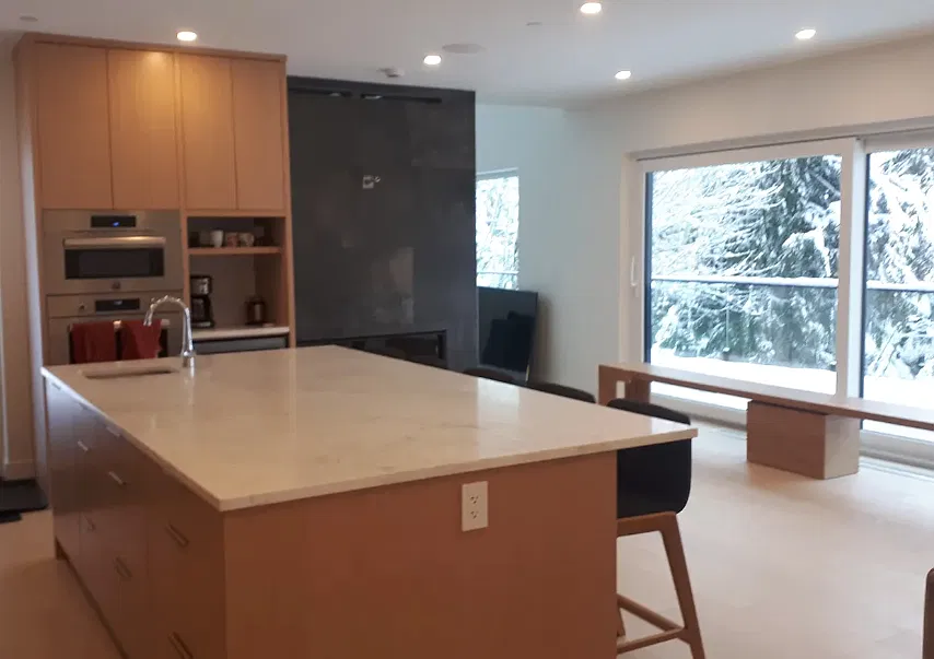 Raven Ln, Whistler — Photo 2