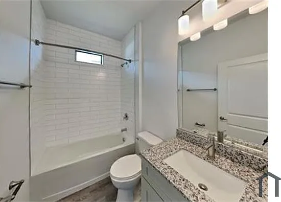 3106 SE Santa Barbara Pl — Photo 3