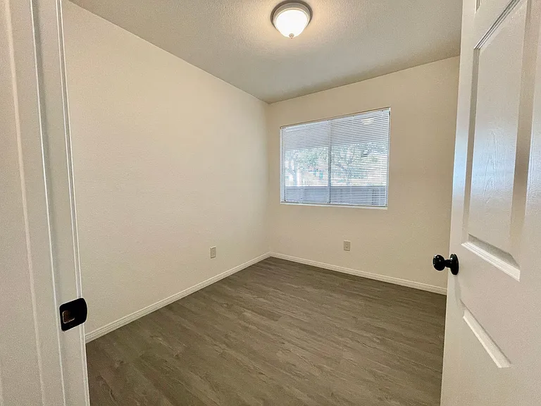 3250 Ashford St #I — Photo 6