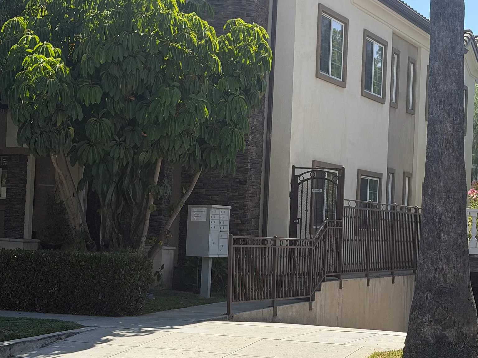 4 bed, 1883 sqft, $4,500 — Photo 2