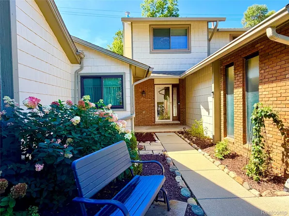 48148 Colony Farm Cir, Plymouth, MI 48170