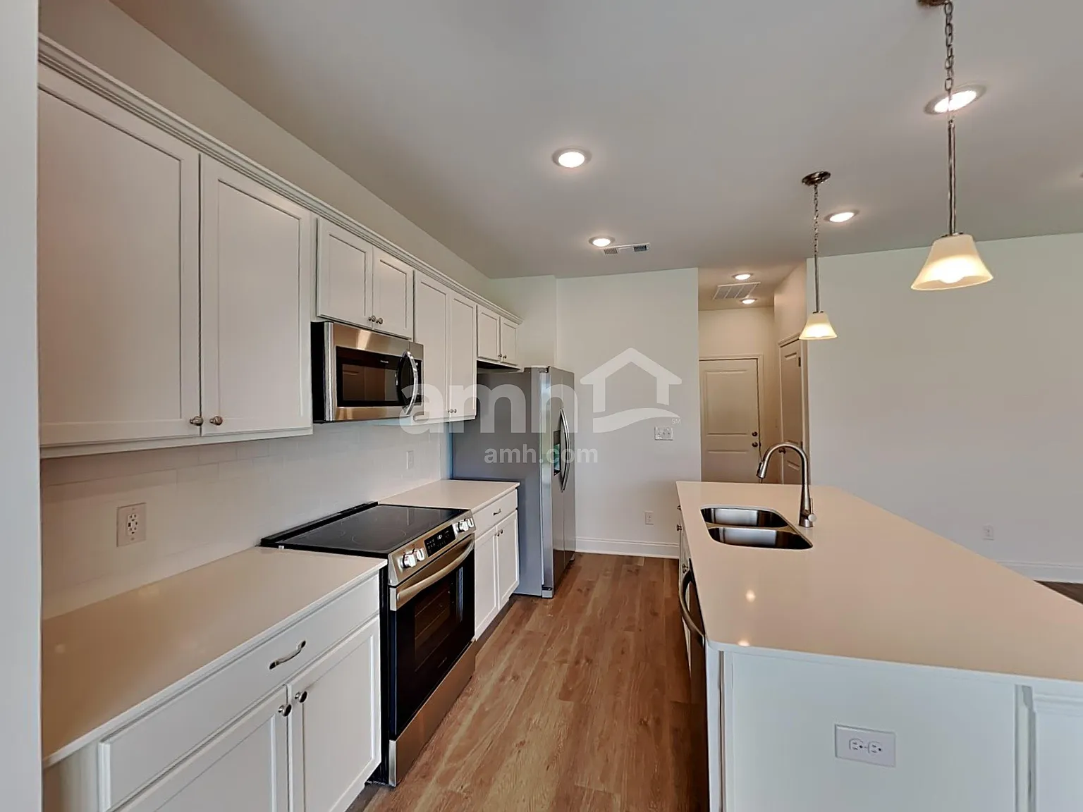 4 bed, 2.5 bath, 1977 sqft, $2,980 — Photo 3
