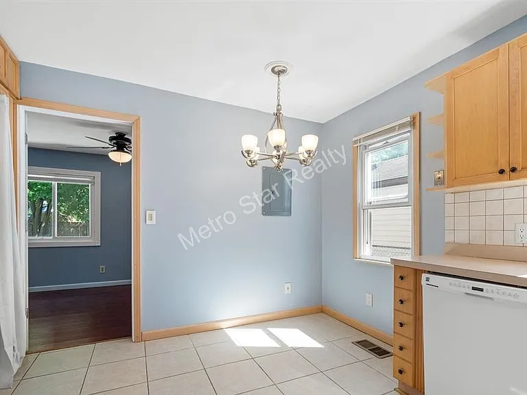 23084 Pilgrim Ave — Photo 9