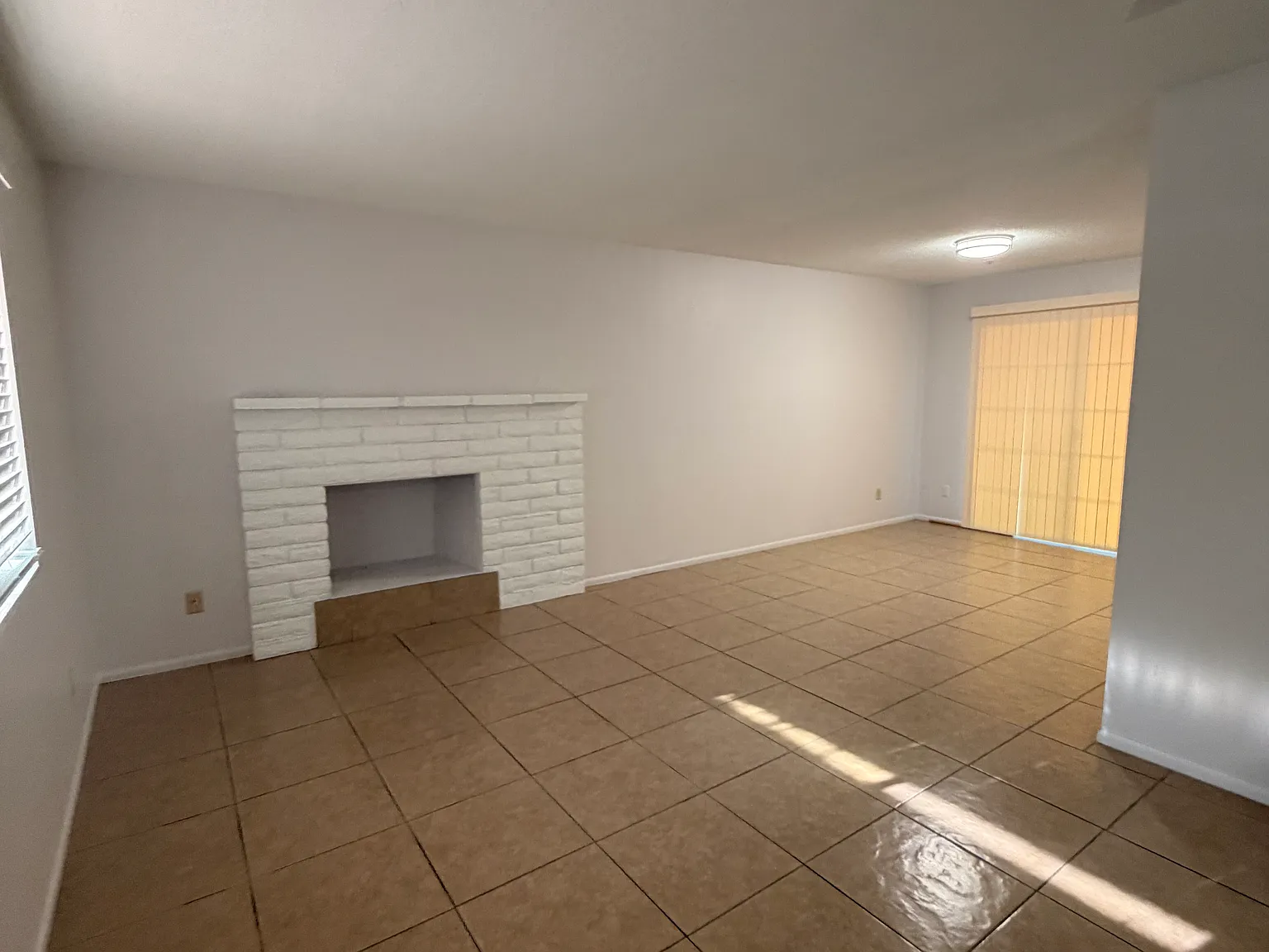 3 bed, 1220 sqft, $2,400 — Photo 2