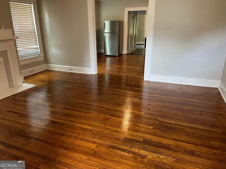 1284 Hillyer Ave — Photo 6