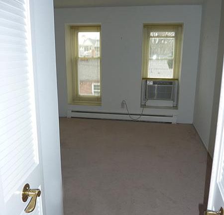 3rd image of 617 N Old Woodward Ave APT 7