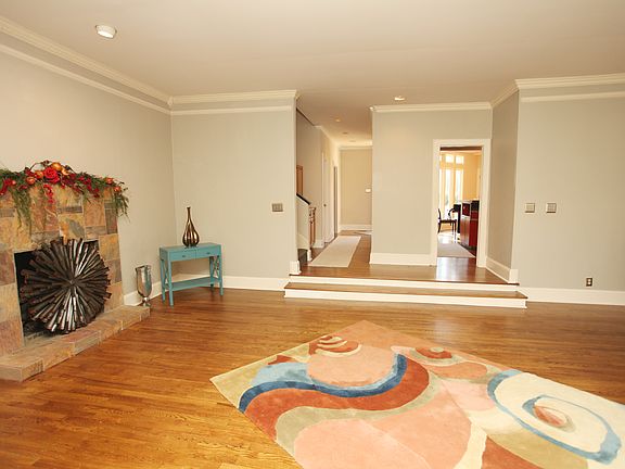 4th image of 3549 Highland Court Dr