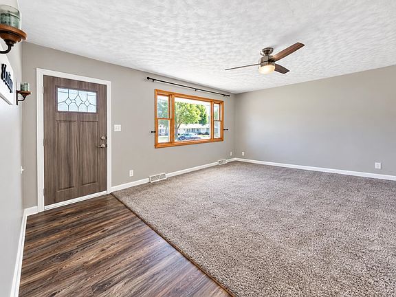 2nd image of 404 W 8th Ave