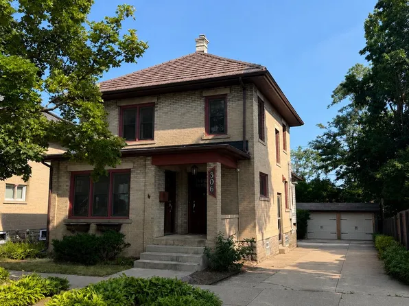 306 E Edgewater St, Portage, WI 53901