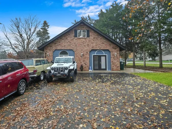 2768 N La Salle Dr, Bourbonnais, IL 60914