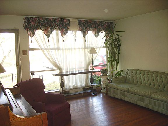 2nd image of 604 Santen Dr