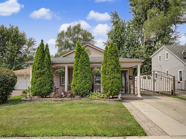 8299 Robindale Ave, Dearborn Heights, MI 48127