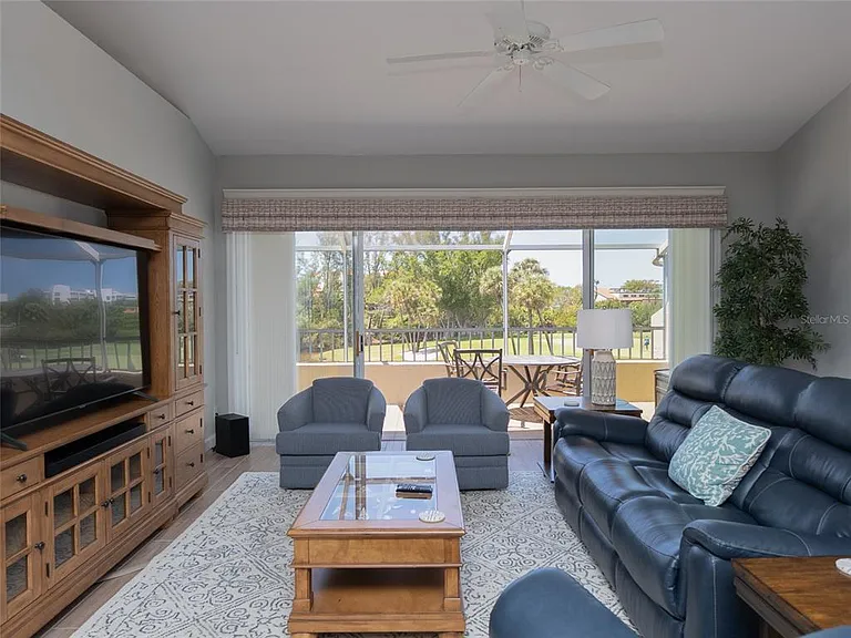 2013 Harbour Links Dr #2013 — Photo 29