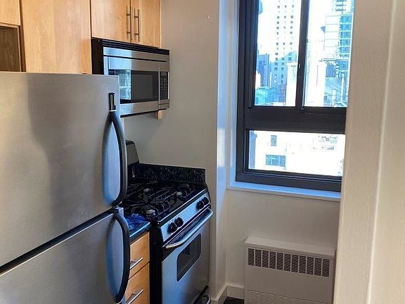 5th image of 347 W 57th St APT 20D
