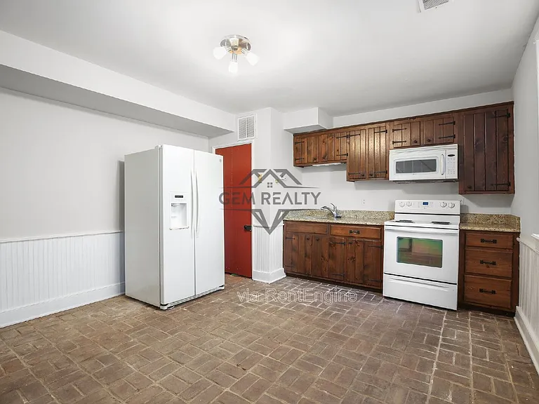 710 Caroline St #D — Photo 9
